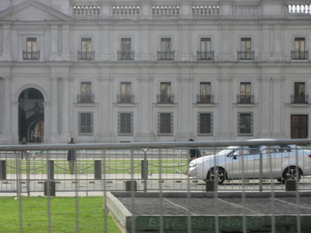 Departamento Paseo Bulnes Metro La Moneda Apartment Santiago Luaran gambar