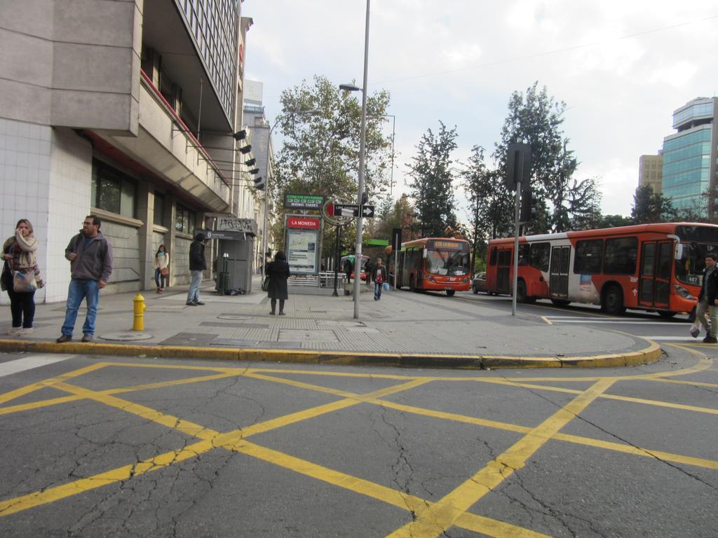 Departamento Paseo Bulnes Metro La Moneda Apartment Santiago Luaran gambar